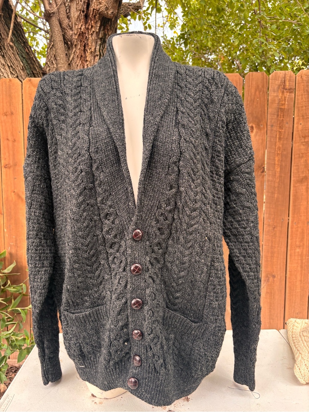 Vintage Carraig Donn Pure Wool men's sweater size XL.